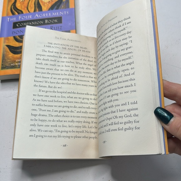 The four agreements/ four agreements companion book Don Miguel Ruiz self help - Picture 2 of 16